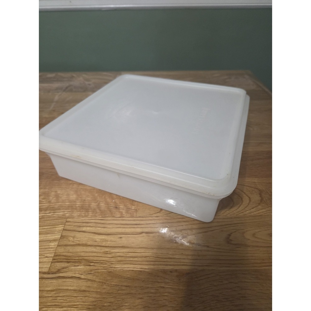 Tupperware 9" Square Sheer Container & Lid Snack-Storage